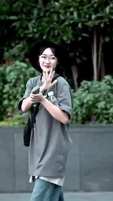明星网红走在街上,明星网红街头漫步，时尚潮流一网打尽