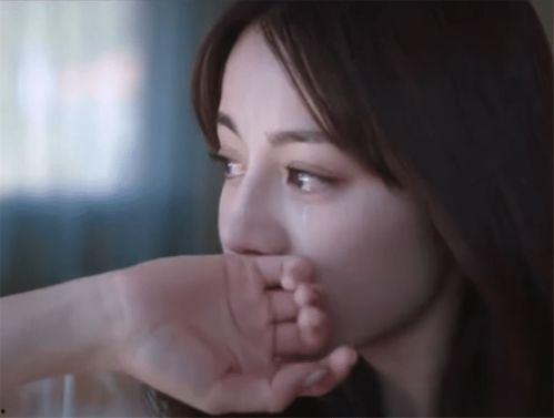 痛哭的明星网红视频,明星网红痛哭视频背后的感人故事