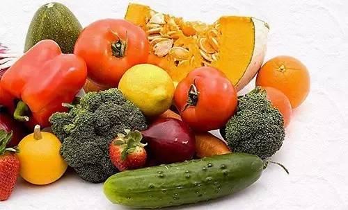 今日立秋适宜吃瓜,瓜果飘香，尽享清凉美味