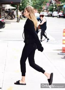 明星网红穿什么拖鞋,潮流拖鞋的时尚演绎