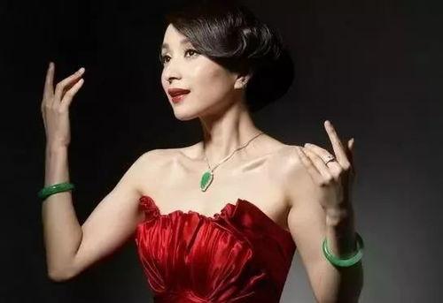 戴玉镯的明星网红,网红们的时尚演绎