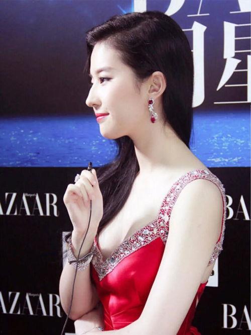 戴玉镯的明星网红,网红们的时尚演绎