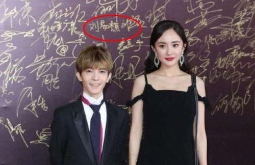 明星网红签名怎么写,揭秘明星网红签名背后的个性魅力